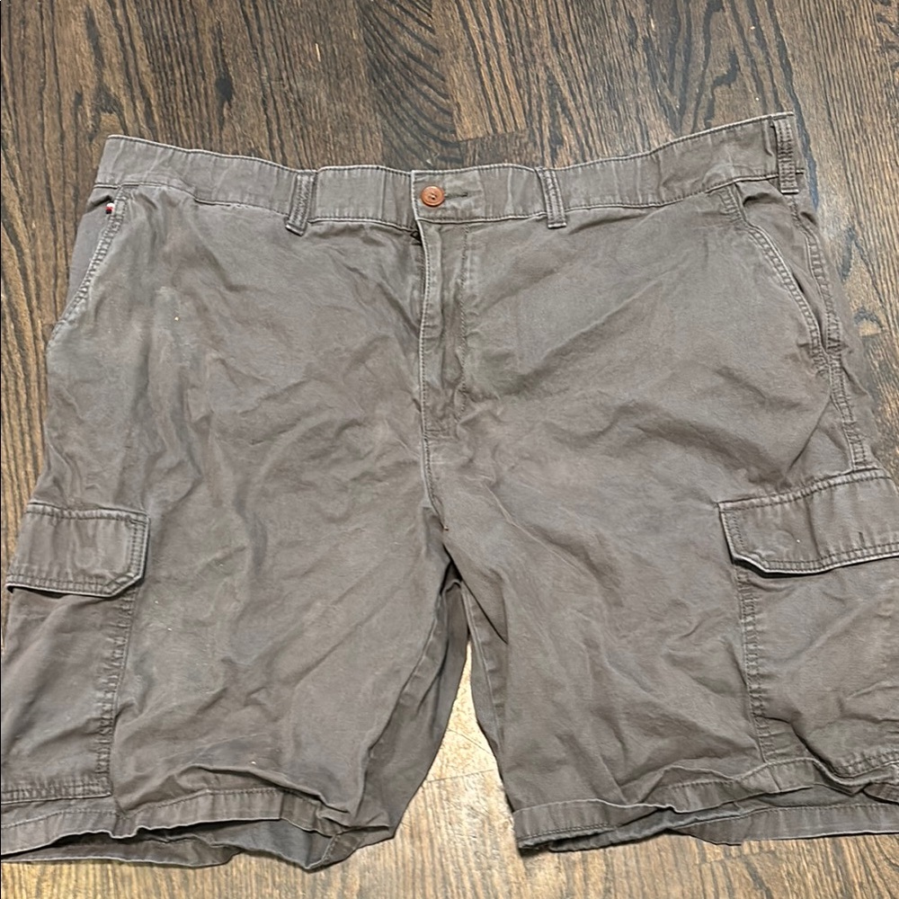 Tommy Hillfiger Men's Gray Cargo Shorts size 42